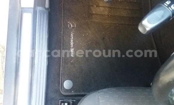 Sayi Na hannu Mercedes‒Benz 230 Sauran Mota in Douala a Ƙasar Kamaru Sayi Na hannu Mercedes‒Benz 230 Sauran Mota in Douala a Ƙasar Kamaru