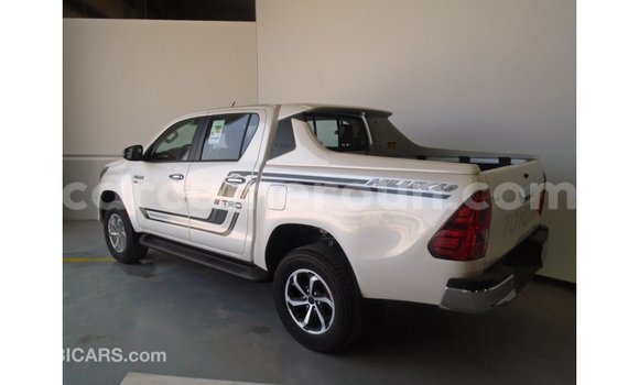 Acheter Import Voiture Toyota Hilux Blanc à Import - Dubai, Adamawa Acheter Import Voiture Toyota Hilux Blanc à Import - Dubai, Adamawa