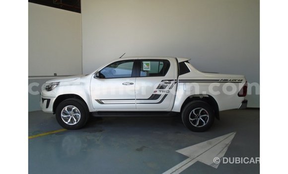 Acheter Import Voiture Toyota Hilux Blanc à Import - Dubai, Adamawa Acheter Import Voiture Toyota Hilux Blanc à Import - Dubai, Adamawa