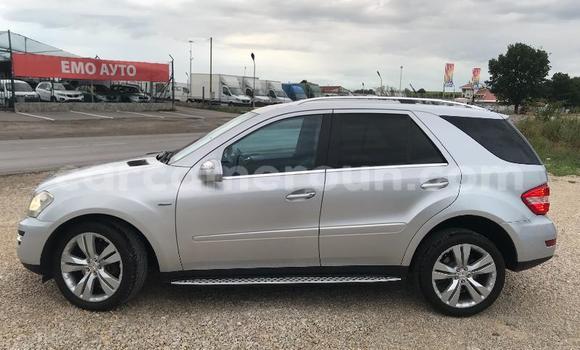 Sayi Na hannu Mercedes‒Benz ML–Class Sauran Mota in Douala a Ƙasar Kamaru Sayi Na hannu Mercedes‒Benz ML–Class Sauran Mota in Douala a Ƙasar Kamaru