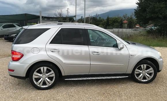 Sayi Na hannu Mercedes‒Benz ML–Class Sauran Mota in Douala a Ƙasar Kamaru Sayi Na hannu Mercedes‒Benz ML–Class Sauran Mota in Douala a Ƙasar Kamaru