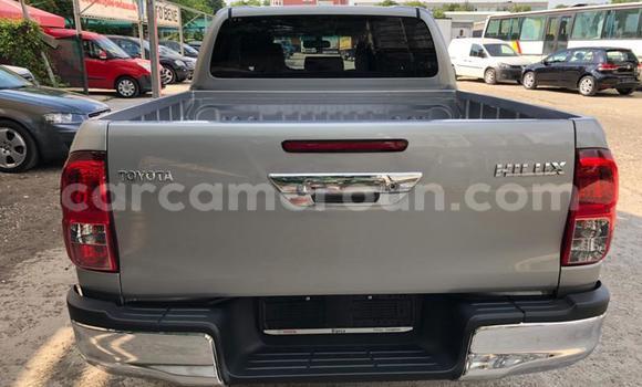 Sayi Na hannu Toyota Hilux Sauran Mota in Douala a Ƙasar Kamaru Sayi Na hannu Toyota Hilux Sauran Mota in Douala a Ƙasar Kamaru