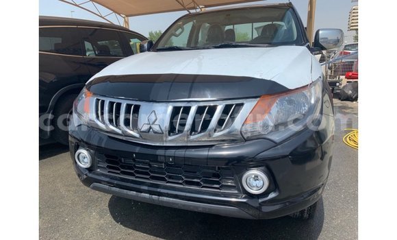 Acheter Import Voiture Mitsubishi L200 Noir à Import - Dubai, Adamawa Acheter Import Voiture Mitsubishi L200 Noir à Import - Dubai, Adamawa