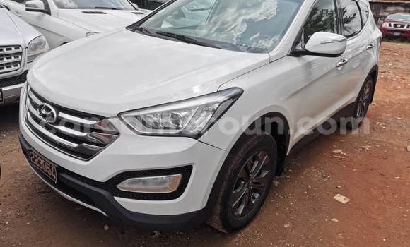 Acheter Occasion Voiture Hyundai Santa Fe Blanc à Yaoundé, Central Cameroon Acheter Occasion Voiture Hyundai Santa Fe Blanc à Yaoundé, Central Cameroon