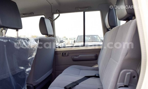 Acheter Import Voiture Toyota Land Cruiser Beige à Import - Dubai, Adamawa Acheter Import Voiture Toyota Land Cruiser Beige à Import - Dubai, Adamawa
