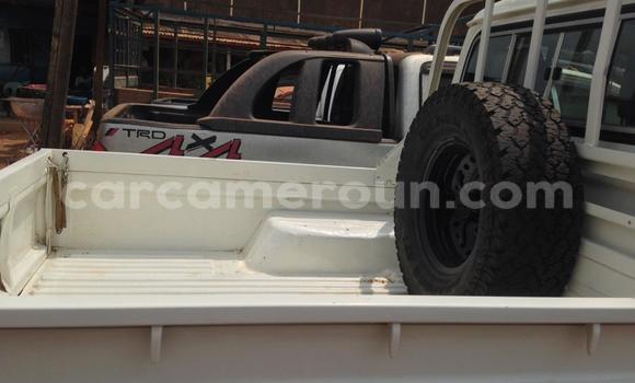 Acheter Occasion Voiture Toyota Land Cruiser Blanc à Yaoundé, Central Cameroon Acheter Occasion Voiture Toyota Land Cruiser Blanc à Yaoundé, Central Cameroon