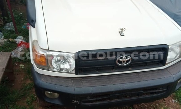 Acheter Occasion Voiture Toyota Land Cruiser Blanc à Yaoundé, Central Cameroon Acheter Occasion Voiture Toyota Land Cruiser Blanc à Yaoundé, Central Cameroon