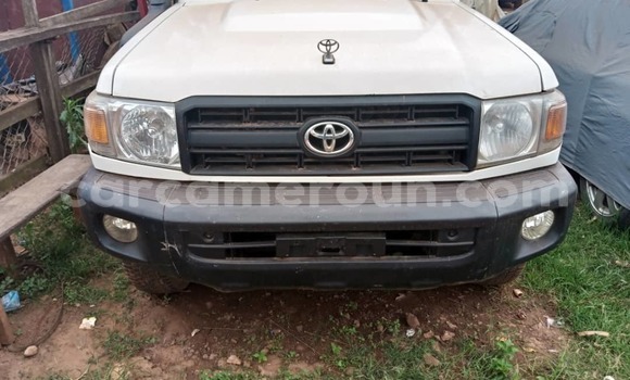 Acheter Occasion Voiture Toyota Land Cruiser Blanc à Yaoundé, Central Cameroon Acheter Occasion Voiture Toyota Land Cruiser Blanc à Yaoundé, Central Cameroon