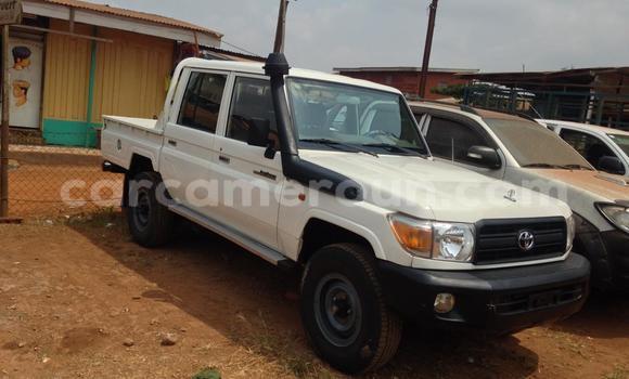 Acheter Occasion Voiture Toyota Land Cruiser Blanc à Yaoundé, Central Cameroon Acheter Occasion Voiture Toyota Land Cruiser Blanc à Yaoundé, Central Cameroon