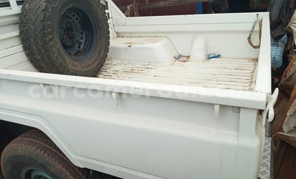 Acheter Occasion Voiture Toyota Land Cruiser Blanc à Yaoundé, Central Cameroon Acheter Occasion Voiture Toyota Land Cruiser Blanc à Yaoundé, Central Cameroon