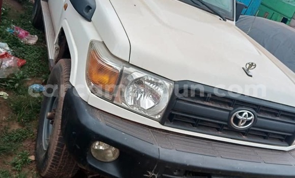 Acheter Occasion Voiture Toyota Land Cruiser Blanc à Yaoundé, Central Cameroon Acheter Occasion Voiture Toyota Land Cruiser Blanc à Yaoundé, Central Cameroon