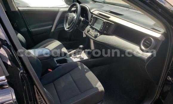 Sayi Na hannu Toyota RAV4 Black Mota in Douala a Ƙasar Kamaru Sayi Na hannu Toyota RAV4 Black Mota in Douala a Ƙasar Kamaru