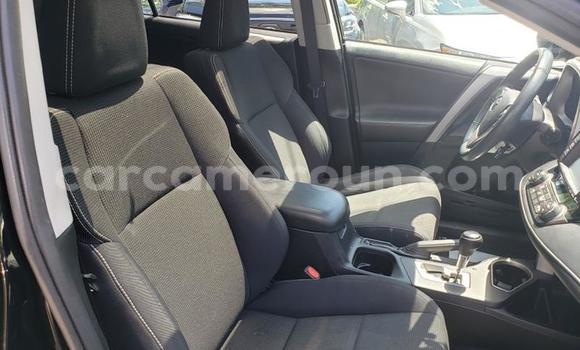 Sayi Na hannu Toyota RAV4 Black Mota in Douala a Ƙasar Kamaru Sayi Na hannu Toyota RAV4 Black Mota in Douala a Ƙasar Kamaru