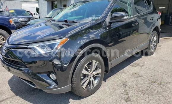Sayi Na hannu Toyota RAV4 Black Mota in Douala a Ƙasar Kamaru Sayi Na hannu Toyota RAV4 Black Mota in Douala a Ƙasar Kamaru