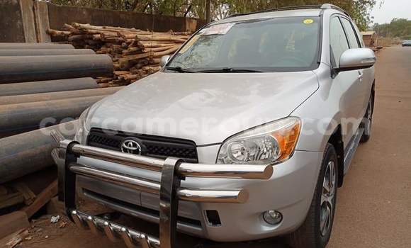 Sayi Na hannu Toyota RAV4 M Mota in Douala a Ƙasar Kamaru Sayi Na hannu Toyota RAV4 M Mota in Douala a Ƙasar Kamaru