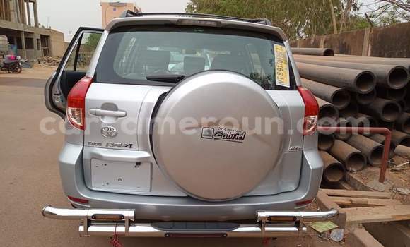 Sayi Na hannu Toyota RAV4 M Mota in Douala a Ƙasar Kamaru Sayi Na hannu Toyota RAV4 M Mota in Douala a Ƙasar Kamaru