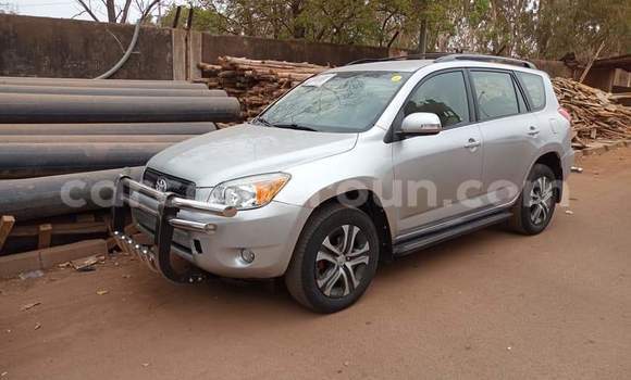 Sayi Na hannu Toyota RAV4 M Mota in Douala a Ƙasar Kamaru Sayi Na hannu Toyota RAV4 M Mota in Douala a Ƙasar Kamaru