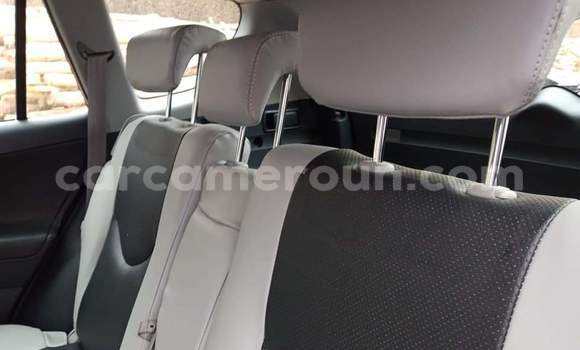 Sayi Na hannu Toyota RAV4 M Mota in Douala a Ƙasar Kamaru Sayi Na hannu Toyota RAV4 M Mota in Douala a Ƙasar Kamaru