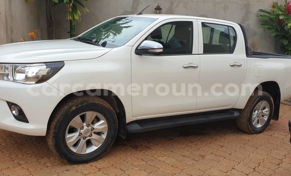 Acheter Occasion Voiture Toyota Hilux Blanc à Yaoundé, Central Cameroon Acheter Occasion Voiture Toyota Hilux Blanc à Yaoundé, Central Cameroon