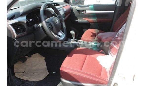 Acheter Import Voiture Toyota Hilux Blanc à Import - Dubai, Adamawa Acheter Import Voiture Toyota Hilux Blanc à Import - Dubai, Adamawa