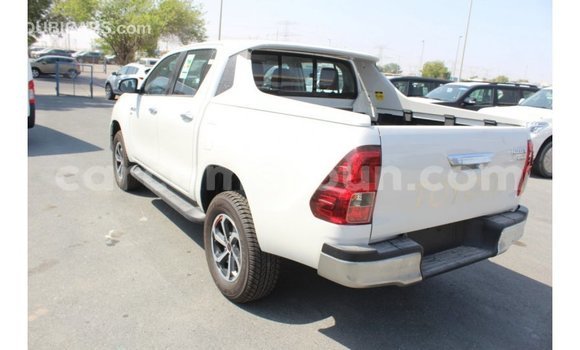 Acheter Import Voiture Toyota Hilux Blanc à Import - Dubai, Adamawa Acheter Import Voiture Toyota Hilux Blanc à Import - Dubai, Adamawa