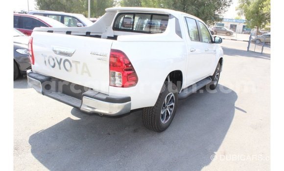 Acheter Import Voiture Toyota Hilux Blanc à Import - Dubai, Adamawa Acheter Import Voiture Toyota Hilux Blanc à Import - Dubai, Adamawa