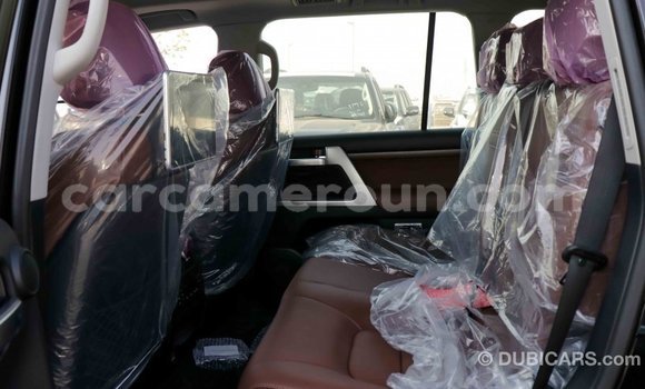Acheter Import Voiture Toyota Land Cruiser Noir à Import - Dubai, Adamawa Acheter Import Voiture Toyota Land Cruiser Noir à Import - Dubai, Adamawa