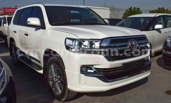 Acheter Import Voiture Toyota Land Cruiser Blanc à Import - Dubai, Adamawa Acheter Import Voiture Toyota Land Cruiser Blanc à Import - Dubai, Adamawa