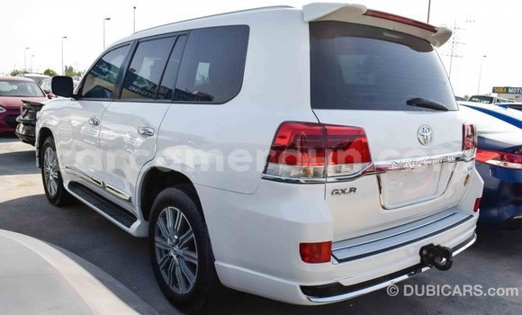 Acheter Import Voiture Toyota Land Cruiser Blanc à Import - Dubai, Adamawa Acheter Import Voiture Toyota Land Cruiser Blanc à Import - Dubai, Adamawa