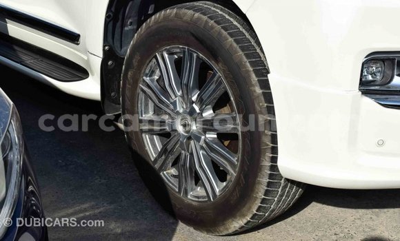 Acheter Import Voiture Toyota Land Cruiser Blanc à Import - Dubai, Adamawa Acheter Import Voiture Toyota Land Cruiser Blanc à Import - Dubai, Adamawa