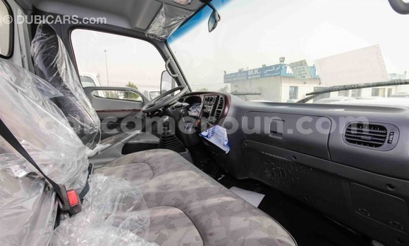 Acheter Import Voiture Hyundai Accent Blanc à Import - Dubai, Adamawa Acheter Import Voiture Hyundai Accent Blanc à Import - Dubai, Adamawa