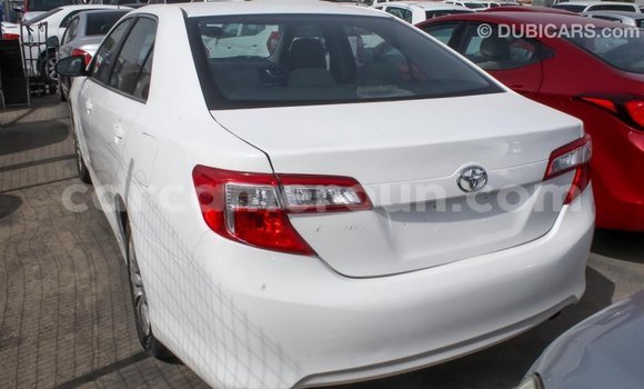 Acheter Import Voiture Toyota Camry Blanc à Import - Dubai, Adamawa Acheter Import Voiture Toyota Camry Blanc à Import - Dubai, Adamawa