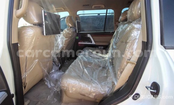 Sayi Imported Toyota Land Cruiser White Mota in Import - Dubai a Adamawa Sayi Imported Toyota Land Cruiser White Mota in Import - Dubai a Adamawa