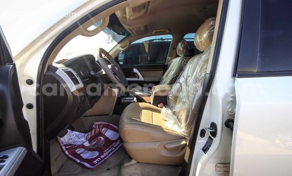 Sayi Imported Toyota Land Cruiser White Mota in Import - Dubai a Adamawa Sayi Imported Toyota Land Cruiser White Mota in Import - Dubai a Adamawa