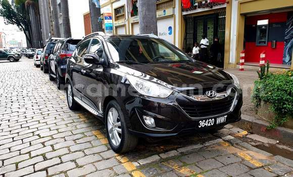 Sayi Na hannu Hyundai ix35 Black Mota in Douala a Ƙasar Kamaru Sayi Na hannu Hyundai ix35 Black Mota in Douala a Ƙasar Kamaru