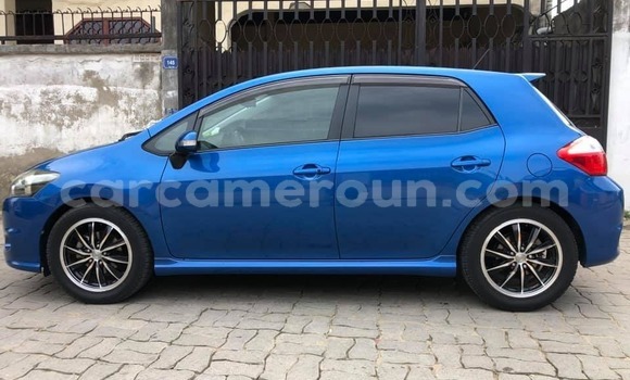 Sayi Na hannu Toyota Auris Blue Mota in Douala a Ƙasar Kamaru Sayi Na hannu Toyota Auris Blue Mota in Douala a Ƙasar Kamaru