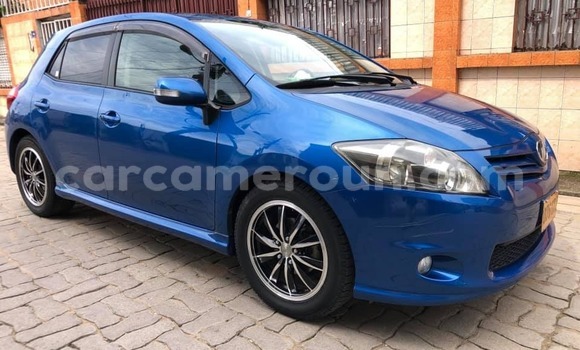 Sayi Na hannu Toyota Auris Blue Mota in Douala a Ƙasar Kamaru Sayi Na hannu Toyota Auris Blue Mota in Douala a Ƙasar Kamaru