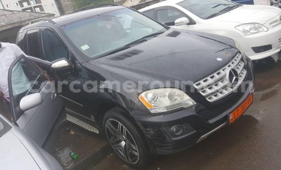 Sayi Na hannu Mercedes‒Benz ML–Class Black Mota in Douala a Ƙasar Kamaru Sayi Na hannu Mercedes‒Benz ML–Class Black Mota in Douala a Ƙasar Kamaru