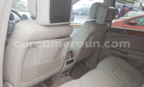 Sayi Na hannu Mercedes‒Benz ML–Class Black Mota in Douala a Ƙasar Kamaru Sayi Na hannu Mercedes‒Benz ML–Class Black Mota in Douala a Ƙasar Kamaru