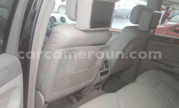 Sayi Na hannu Mercedes‒Benz ML–Class Black Mota in Douala a Ƙasar Kamaru Sayi Na hannu Mercedes‒Benz ML–Class Black Mota in Douala a Ƙasar Kamaru