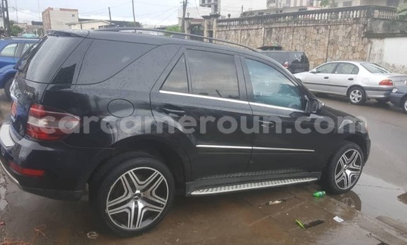 Sayi Na hannu Mercedes‒Benz ML–Class Black Mota in Douala a Ƙasar Kamaru Sayi Na hannu Mercedes‒Benz ML–Class Black Mota in Douala a Ƙasar Kamaru