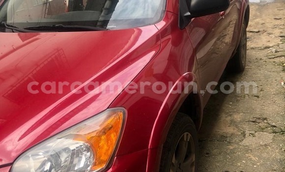 Sayi Na hannu Toyota RAV4 Red Mota in Douala a Ƙasar Kamaru Sayi Na hannu Toyota RAV4 Red Mota in Douala a Ƙasar Kamaru