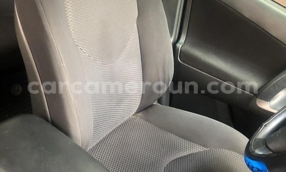 Sayi Na hannu Toyota RAV4 Red Mota in Douala a Ƙasar Kamaru Sayi Na hannu Toyota RAV4 Red Mota in Douala a Ƙasar Kamaru