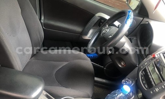 Sayi Na hannu Toyota RAV4 Red Mota in Douala a Ƙasar Kamaru Sayi Na hannu Toyota RAV4 Red Mota in Douala a Ƙasar Kamaru