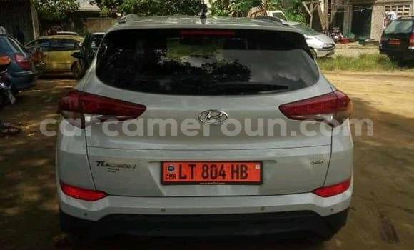 Sayi Na hannu Hyundai Tucson White Mota in Douala a Ƙasar Kamaru Sayi Na hannu Hyundai Tucson White Mota in Douala a Ƙasar Kamaru