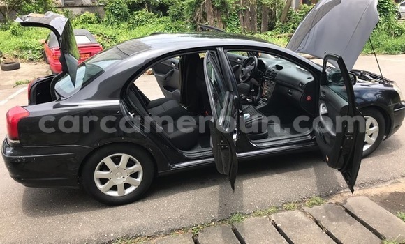 Sayi Na hannu Toyota Avensis Black Mota in Douala a Ƙasar Kamaru Sayi Na hannu Toyota Avensis Black Mota in Douala a Ƙasar Kamaru