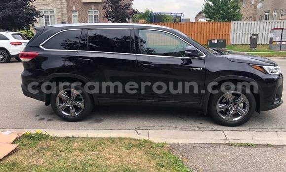Sayi Na hannu Toyota Highlander Black Mota in Douala a Ƙasar Kamaru Sayi Na hannu Toyota Highlander Black Mota in Douala a Ƙasar Kamaru