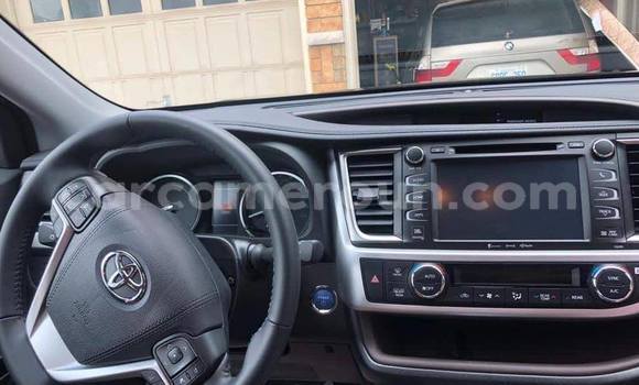 Sayi Na hannu Toyota Highlander Black Mota in Douala a Ƙasar Kamaru Sayi Na hannu Toyota Highlander Black Mota in Douala a Ƙasar Kamaru