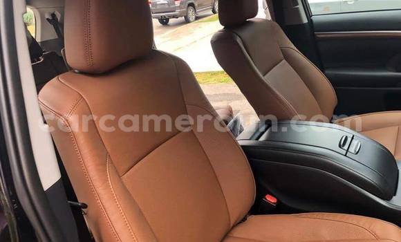 Sayi Na hannu Toyota Highlander Black Mota in Douala a Ƙasar Kamaru Sayi Na hannu Toyota Highlander Black Mota in Douala a Ƙasar Kamaru