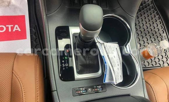 Sayi Na hannu Toyota Highlander Black Mota in Douala a Ƙasar Kamaru Sayi Na hannu Toyota Highlander Black Mota in Douala a Ƙasar Kamaru